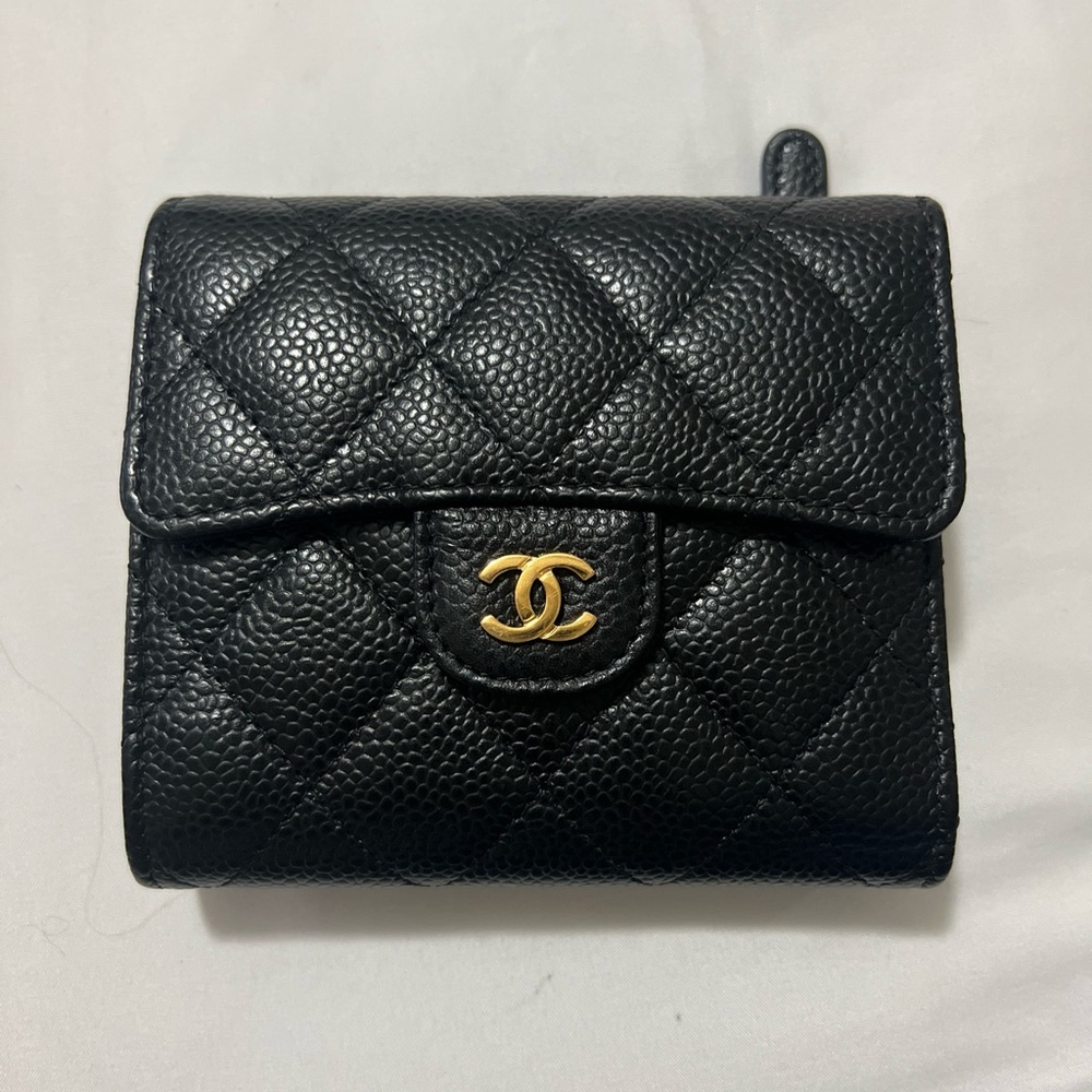 Chanel 2021 Trifold small caviar zip wallet